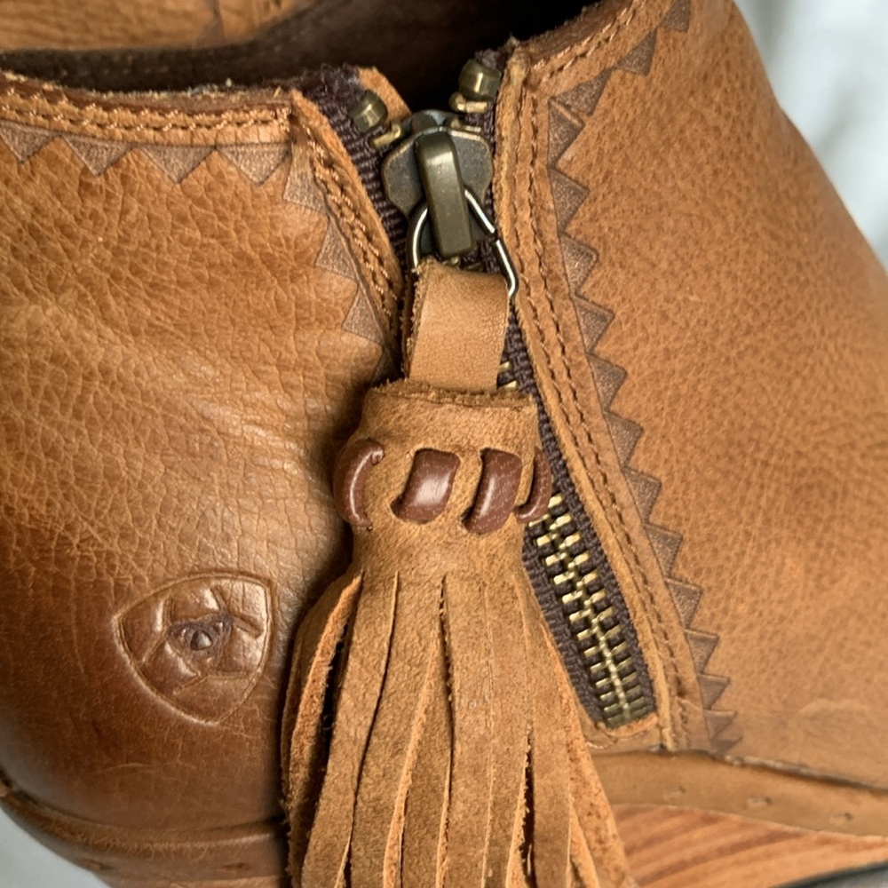 Ariat - Picture 8 of 9